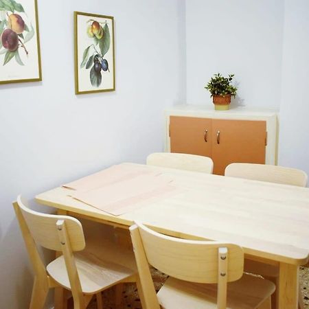 אתונה Stylish Apt In The Historic Heart Of The City מראה חיצוני תמונה