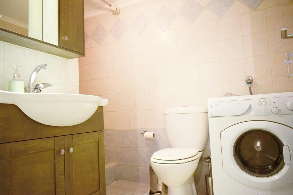 אתונה Stylish Apt In The Historic Heart Of The City מראה חיצוני תמונה