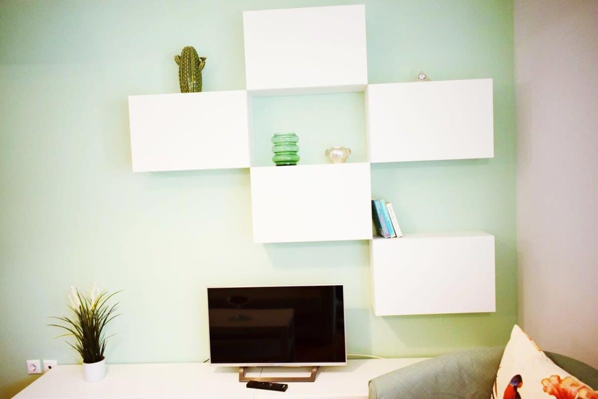 אתונה Stylish Apt In The Historic Heart Of The City מראה חיצוני תמונה