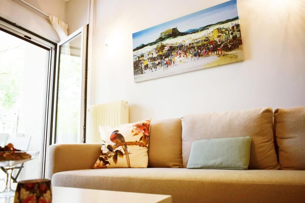 אתונה Stylish Apt In The Historic Heart Of The City מראה חיצוני תמונה