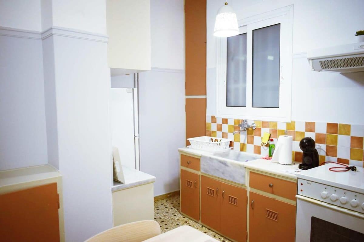 אתונה Stylish Apt In The Historic Heart Of The City מראה חיצוני תמונה