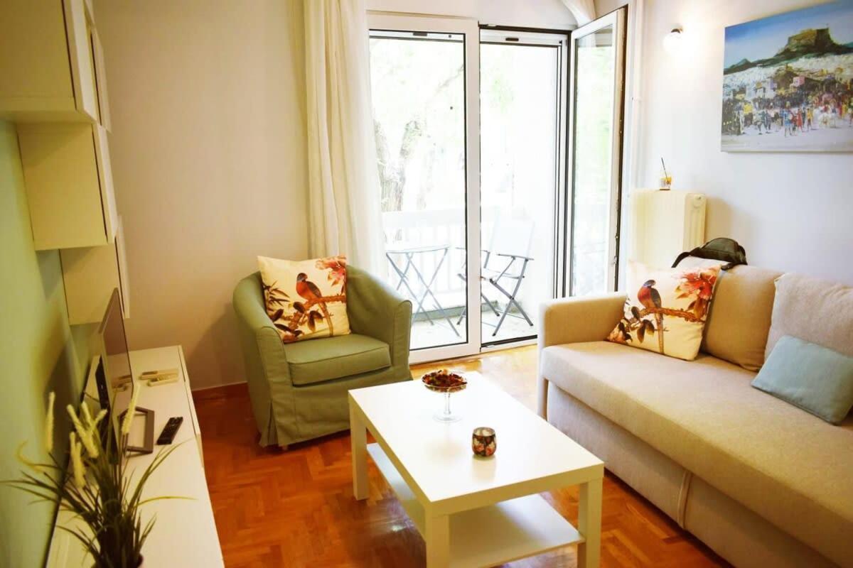אתונה Stylish Apt In The Historic Heart Of The City מראה חיצוני תמונה