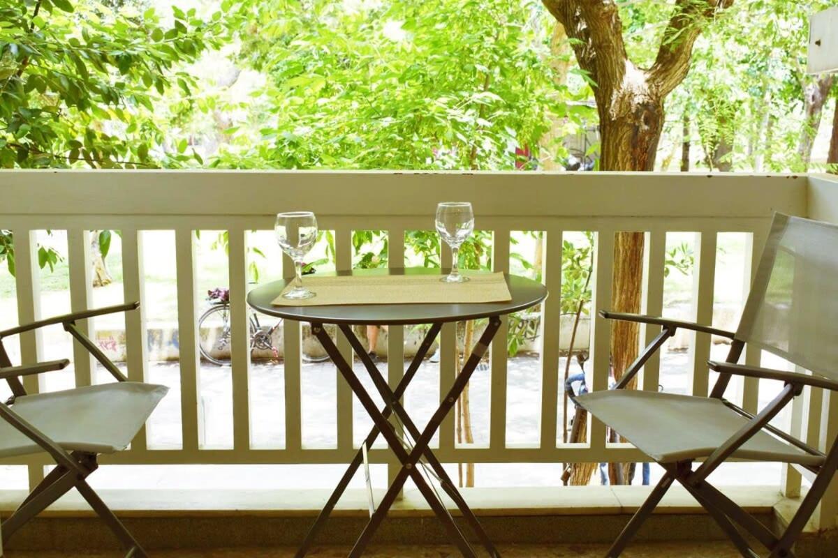 אתונה Stylish Apt In The Historic Heart Of The City מראה חיצוני תמונה