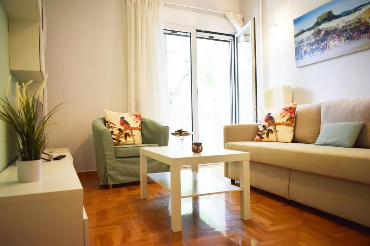 אתונה Stylish Apt In The Historic Heart Of The City מראה חיצוני תמונה